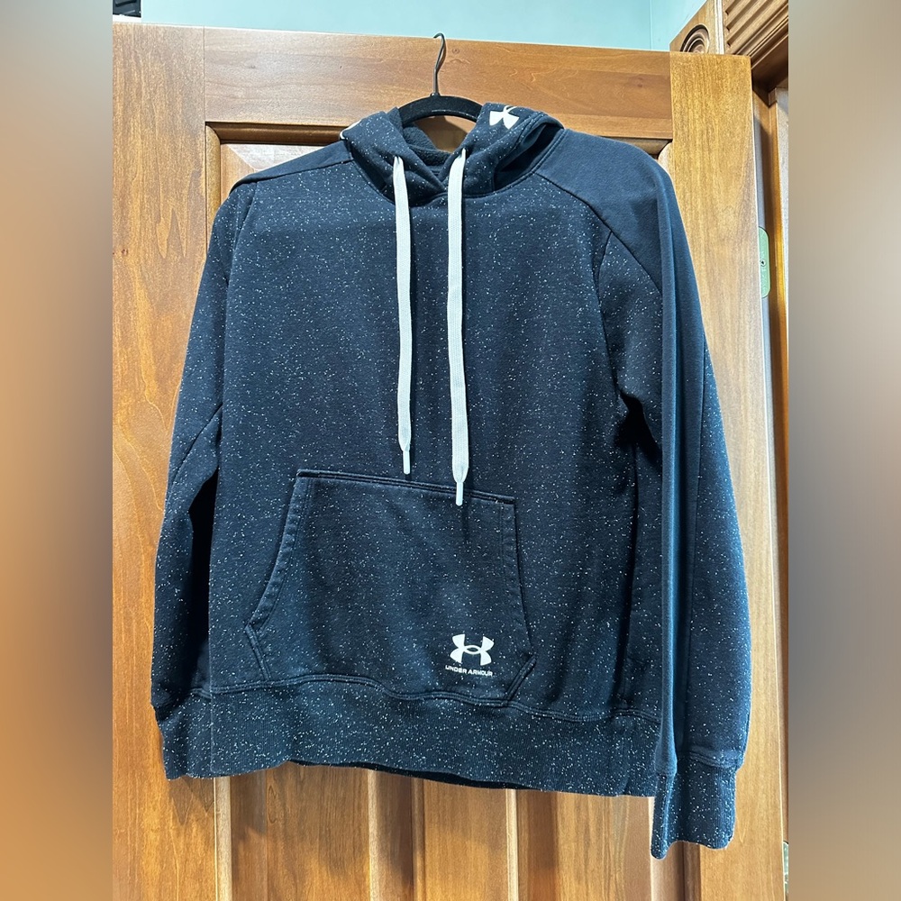 Small Under Armour Women’s Hooded Sweatshirt - Black with white specks